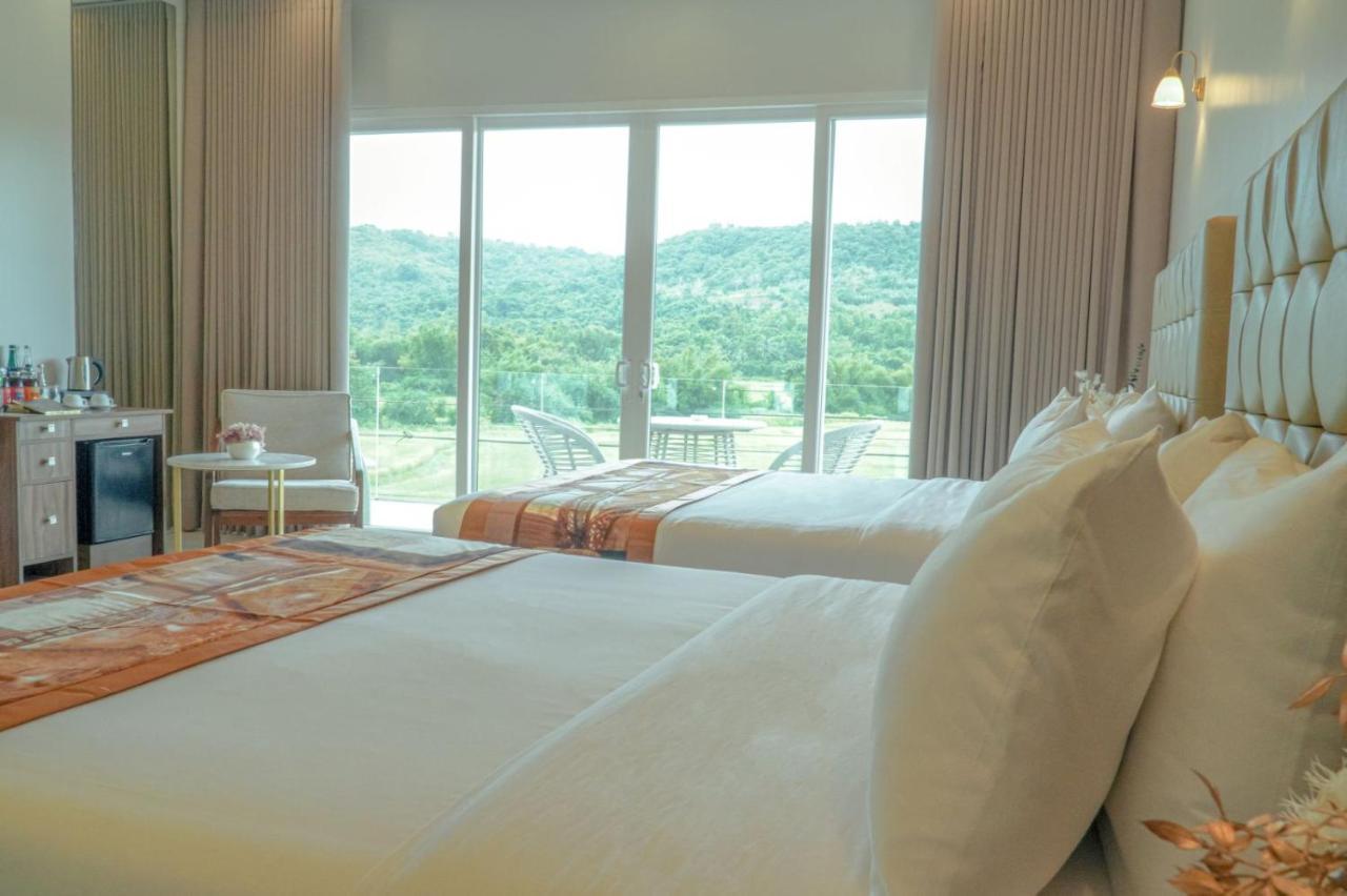 Rancho Bernardo Luxury Villas And Resort Bagac Ngoại thất bức ảnh